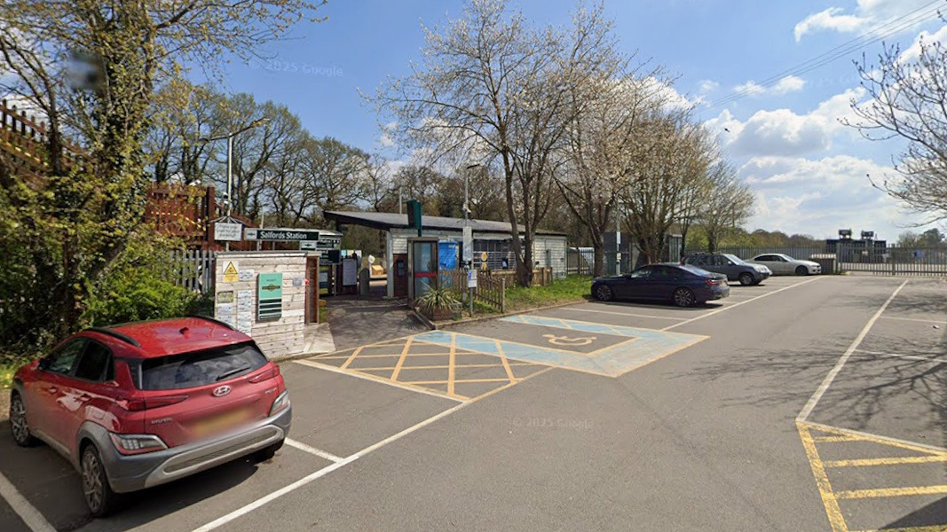 Rail disruption hits Redhill to Gatwick Airport line after track fault