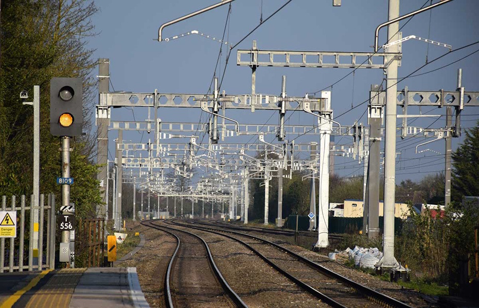 Power Outage Chaos: London and Midlands Rail Services Hit with Major Disruption