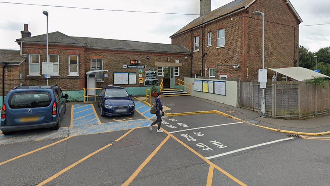 Sussex Rail Disruption: Power Failure Closes Line Towards Brighton