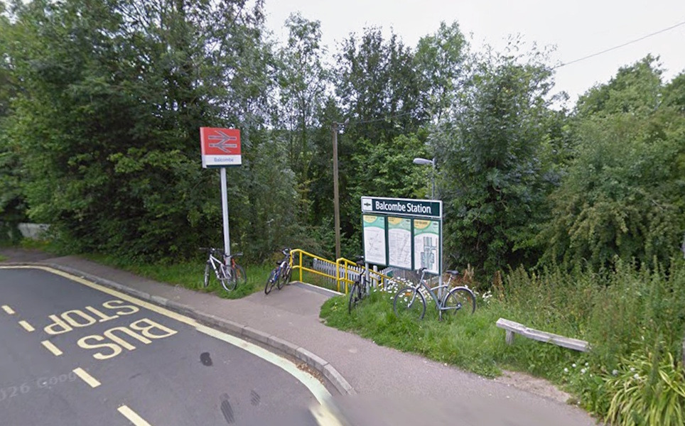Brighton&acirc;London Disruption After Emergency Incident Closes Lines