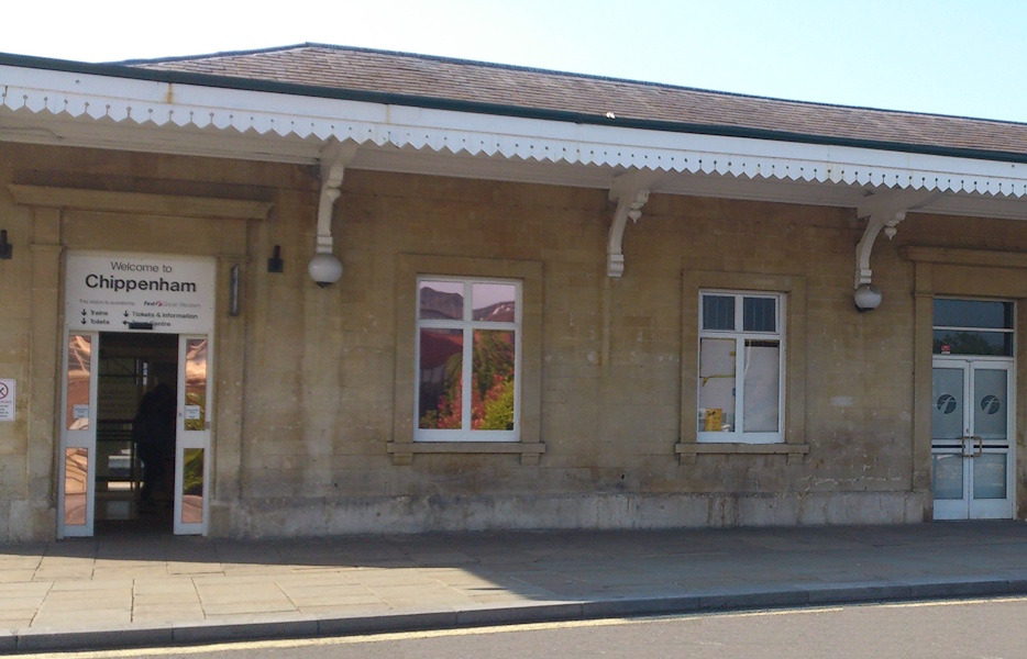 Fallen Tree Blocks Main Rail Line Between Swindon and Bath