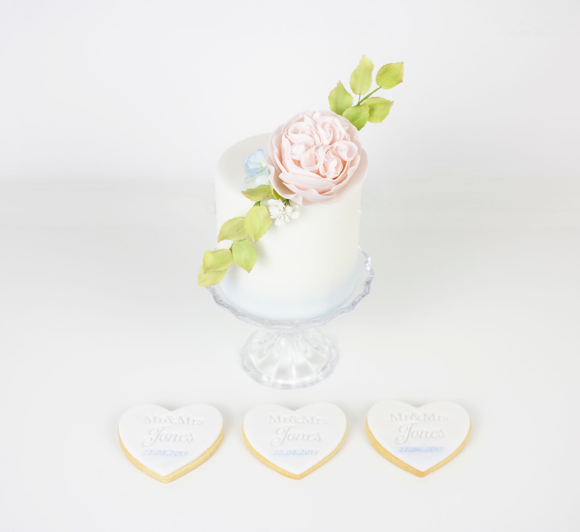 Mini matching cakes & wedding  cookie favours.