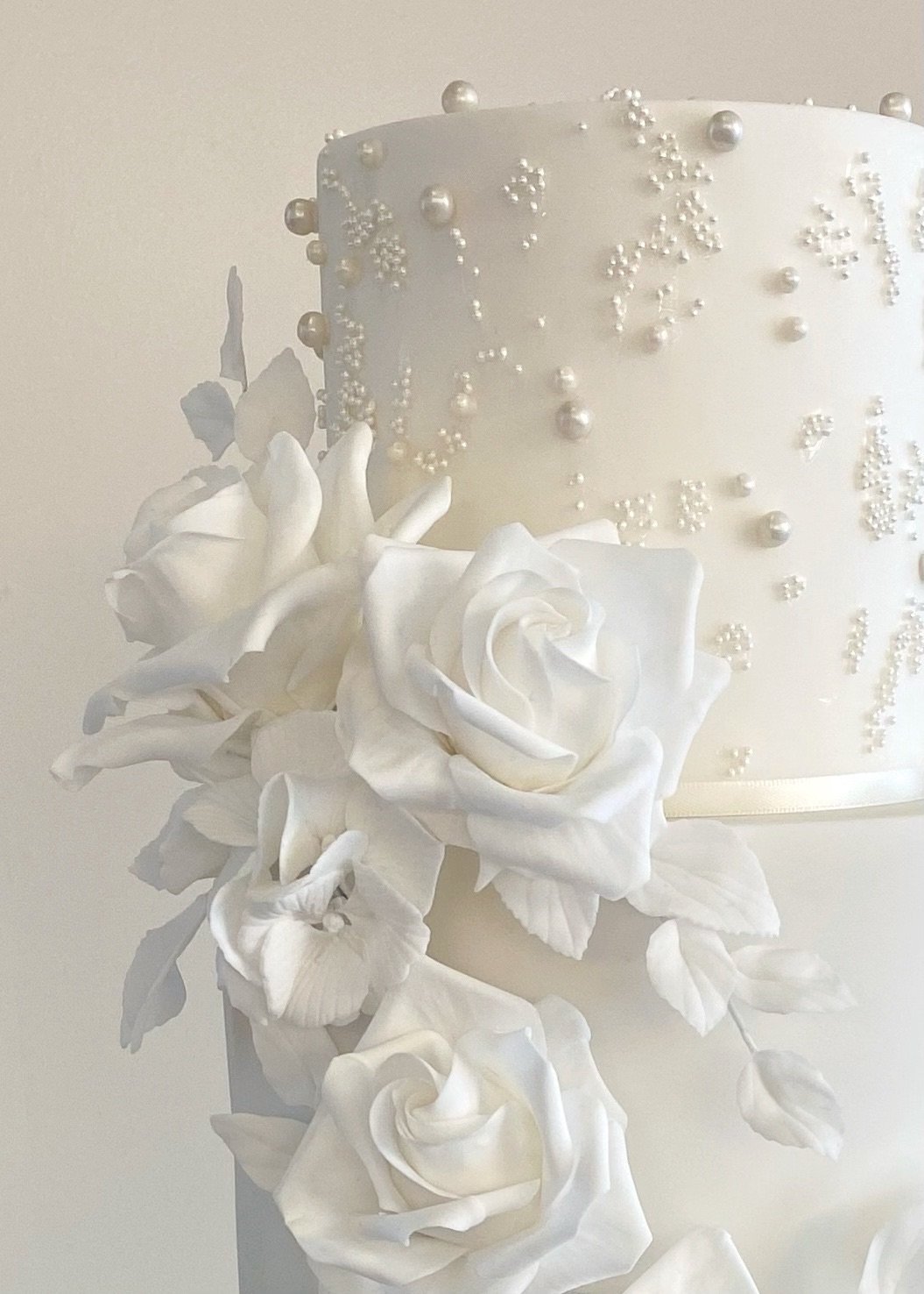 Pearl wedding cake 