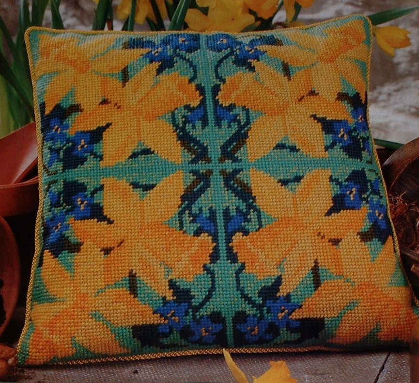 Spring Daffodils Cushion ~ Neeldepoint Pattern