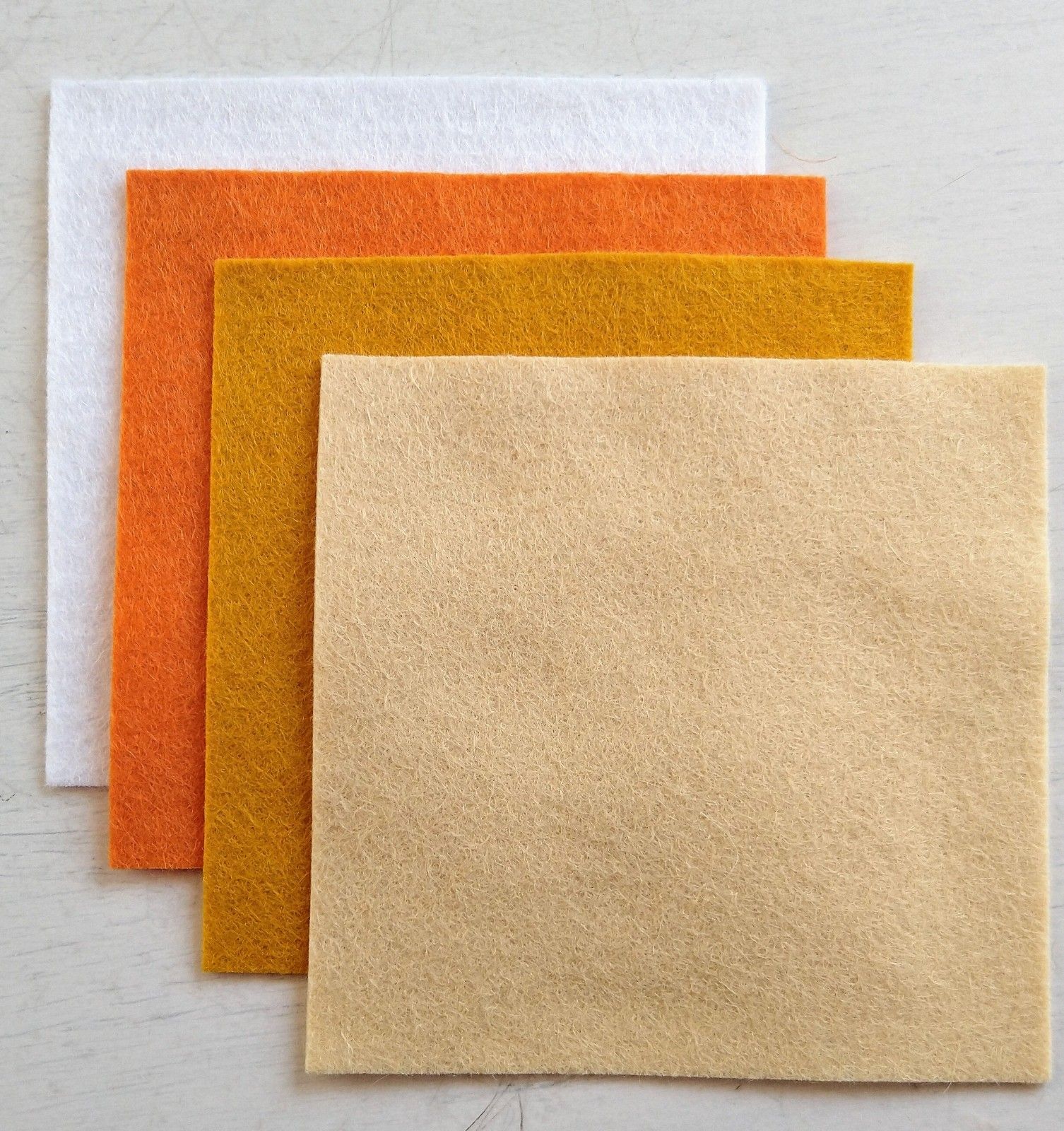 Felt square 10cm x 10cm Pale yellow