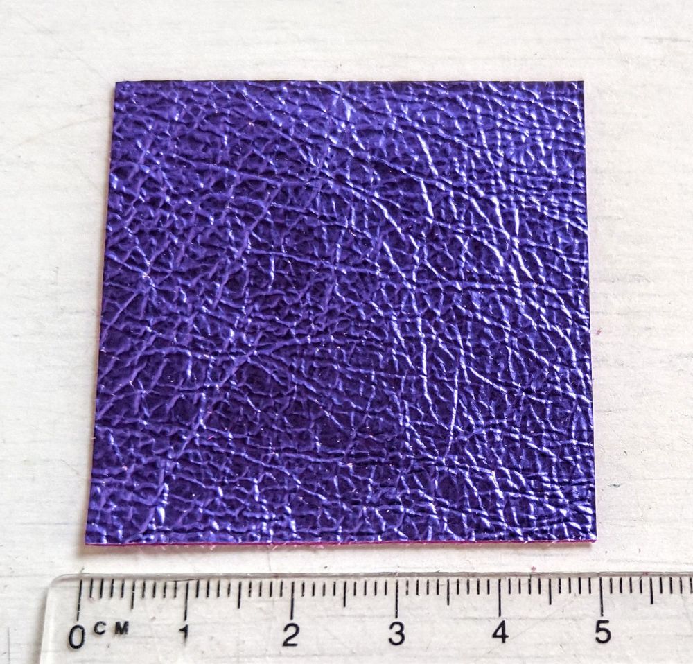Leather square, metallic finish - 5cm x 5cm - Lavender