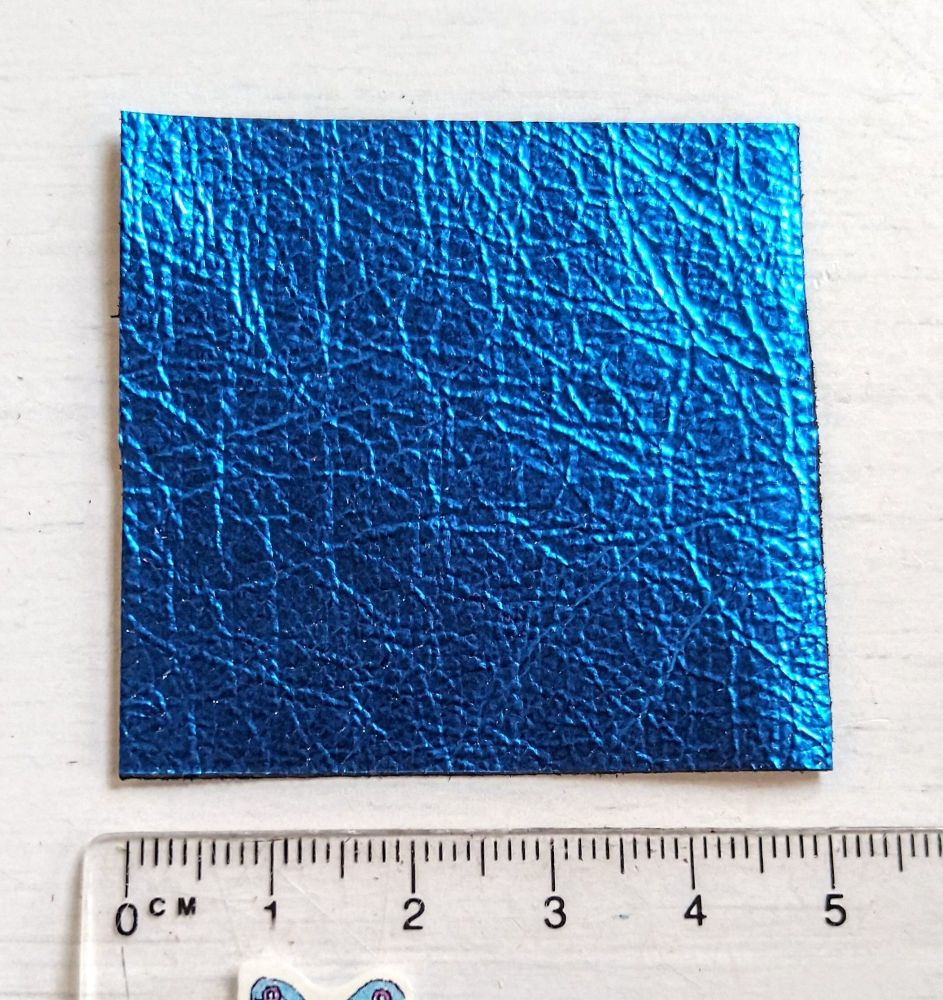 Leather square, metallic finish - 5cm x 5cm - Bright Blue