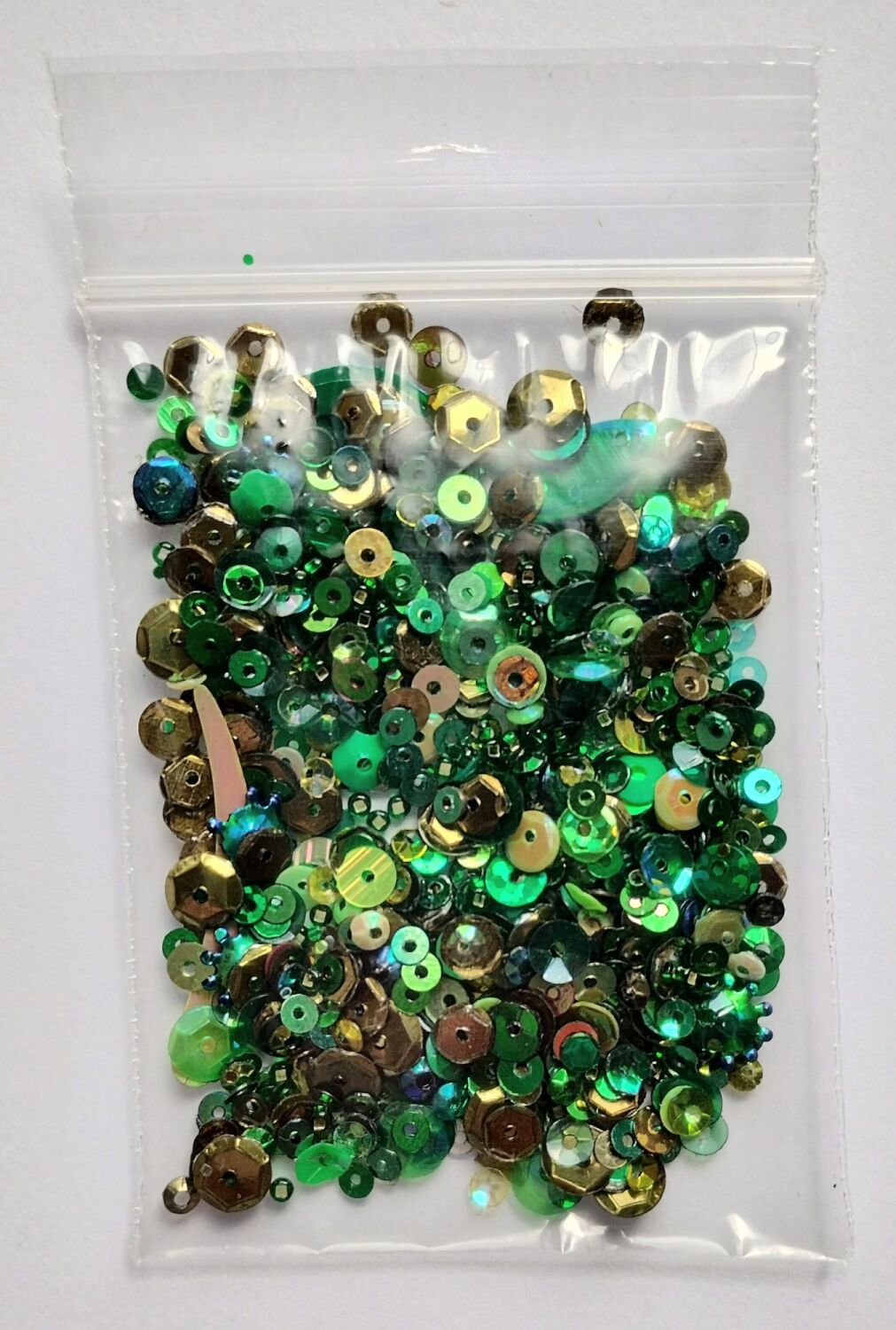 Bag of mixed sequins and beads - Green