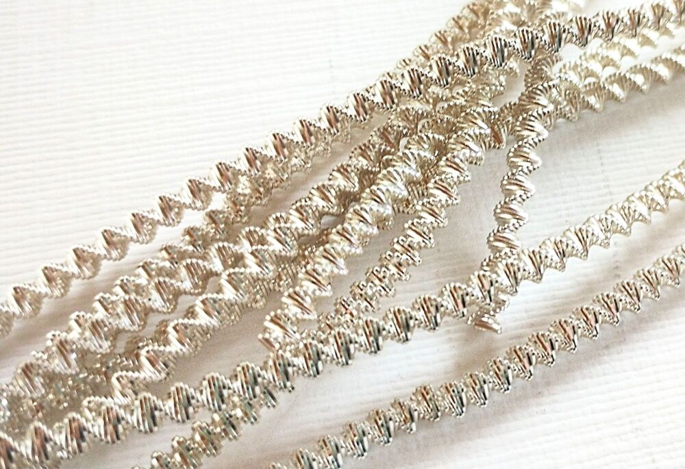 Large bright check purl, silver colour - 35cm