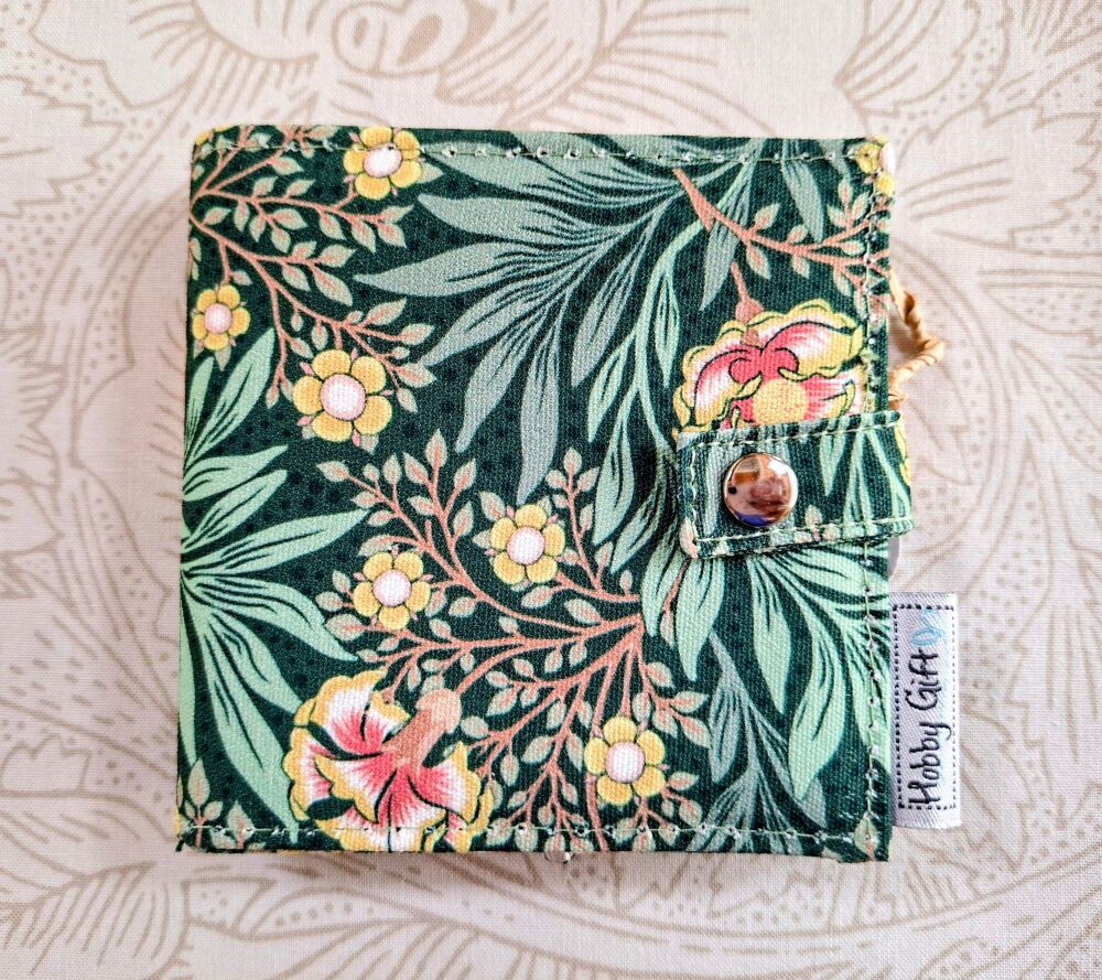 Gift Collection - Needle case and Scissors in Morris Green