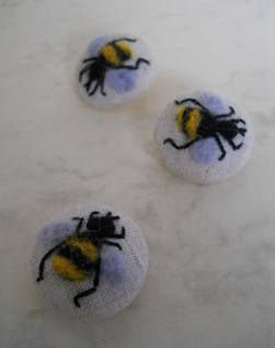 Bumble bee buttons