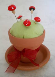 Flower pot pin cushion