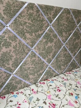 90x60cm Green Toile De Jouy French Lovers Handcrafted Lightly Padded Fabric Notice Bulletin Memo Pin Cork Board - ready to post