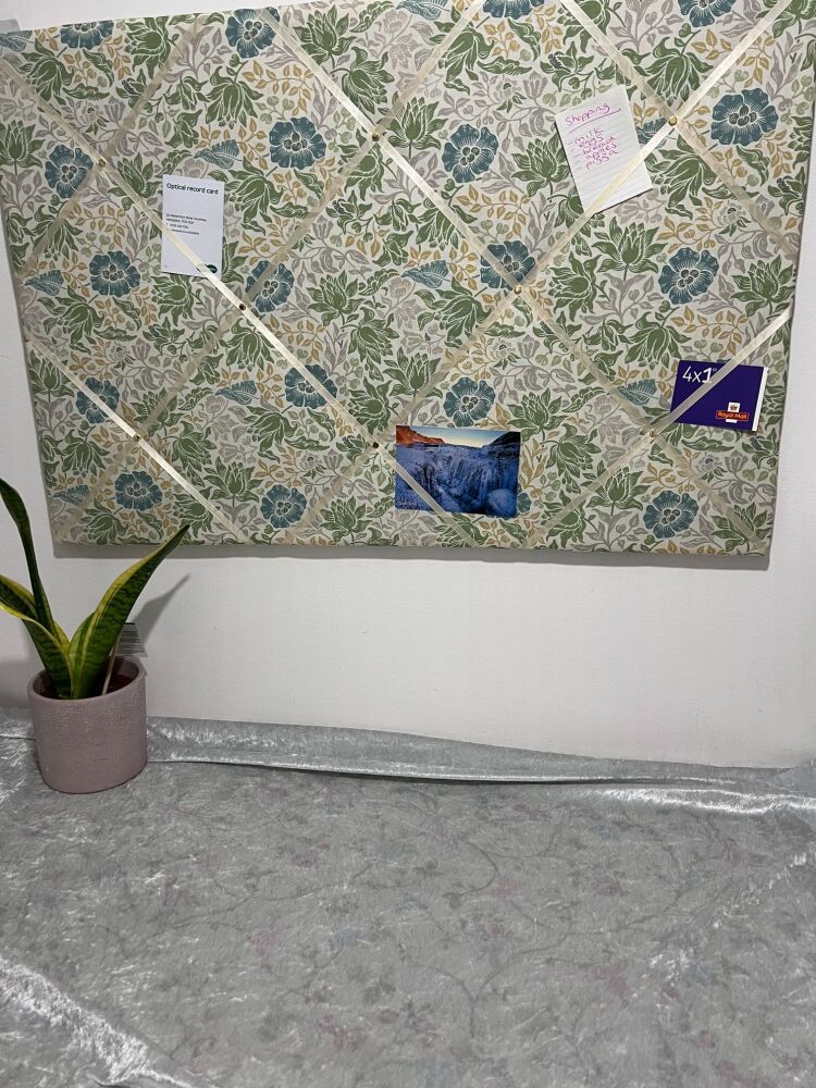 Hibiscus Mallow Flowers Padded Fabric Notice Memo Board in Apple & Linen - 