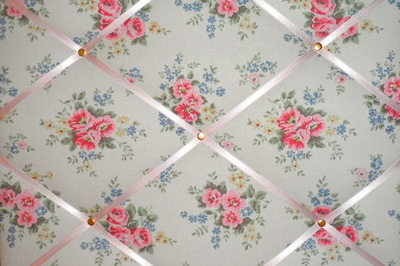 Medium Cath Kidston Pinny Flowers Hand Crafted Fabric Notice / Pin / Memo B