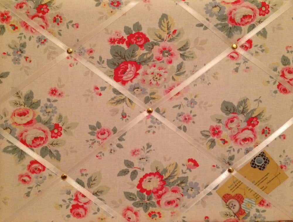 Medium 40x30cm Cath Kidston White Trailing Floral Hand Crafted Fabric Notic