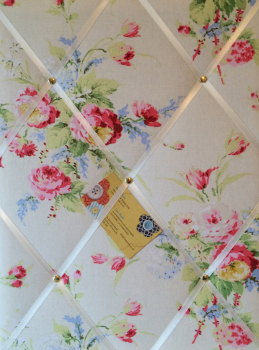 Medium 40x30cm Cath Kidston White Faded Flowers Hand Crafted Fabric Notice / Pin / Memo / Memory Board