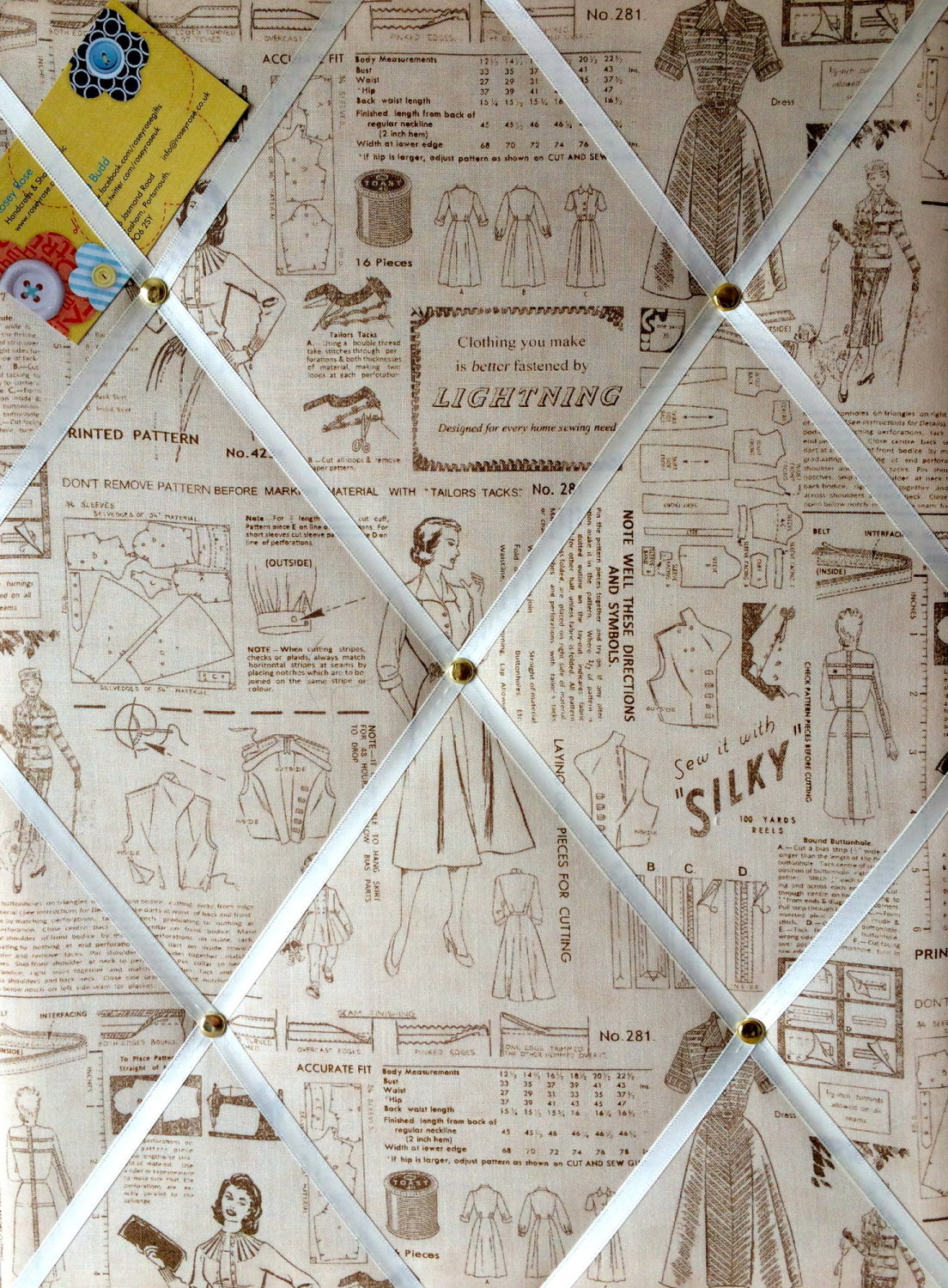Medium 40x30cm Makower Retro 1950s Sewing Pattern Hand Crafted Fabric Notic