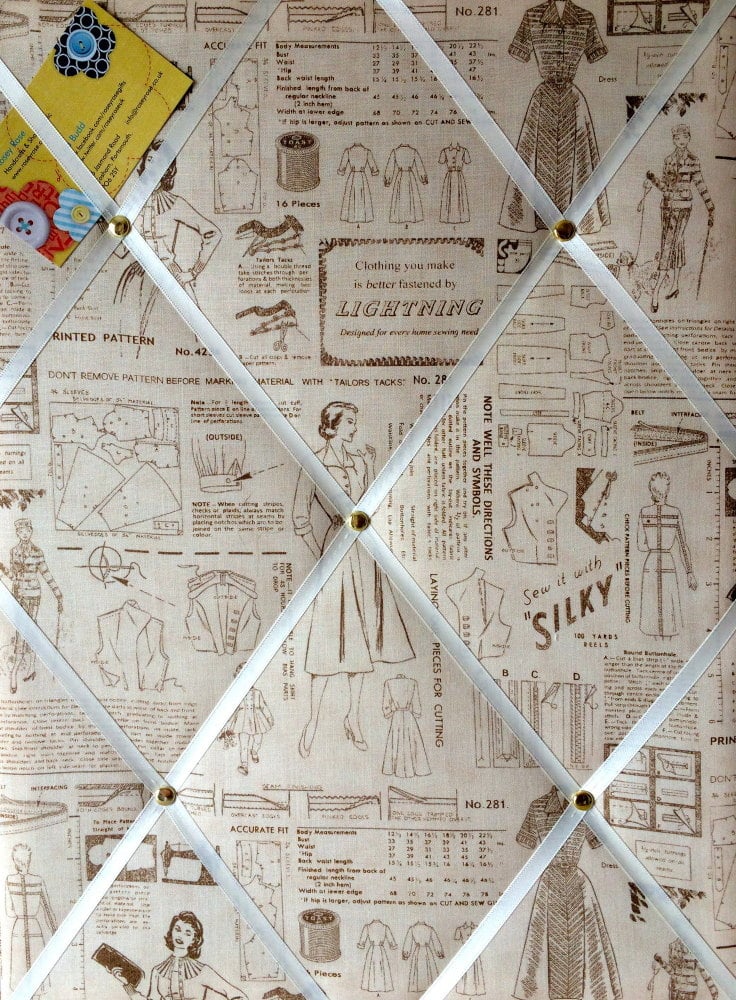 Medium 40x30cm Makower Retro 1950s Sewing Pattern Hand Crafted Fabric Notic