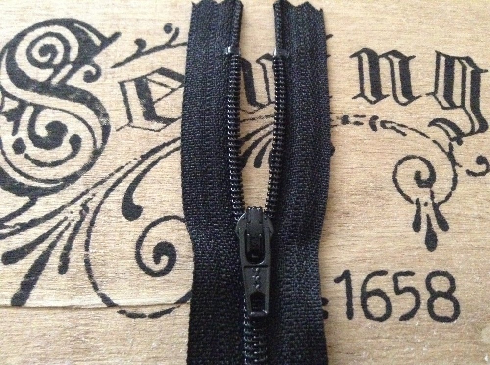 black closed end zip 7" YKK 18cm nylon sliding fabric fastener zipper