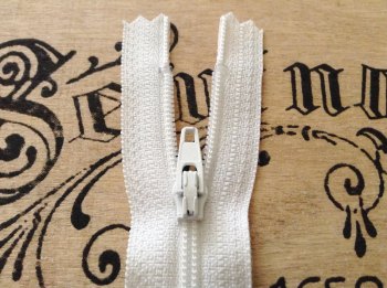 white closed end zip 7“ long YKK 18cm nylon sliding fabric fastener