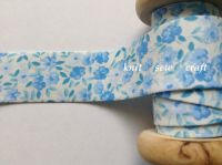 blue flower pattern print cotton bias binding 25mm x 3mtr 883/2201