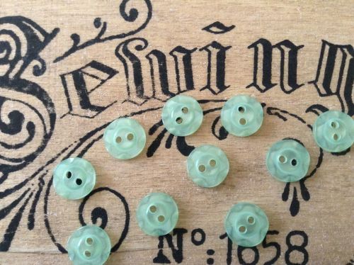 Green Flower Buttons Set of 10 x 11mm