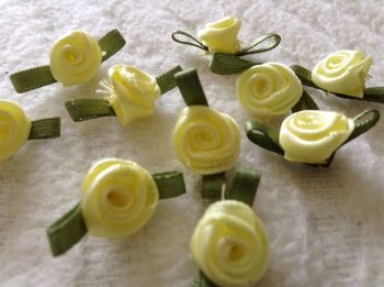 10 Lemon Ribbon Roses with Green Leaves