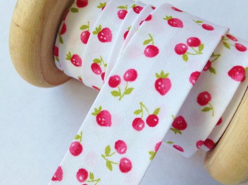 strawberry cherry patterned bias tape 18mm red berries green leaf 1m