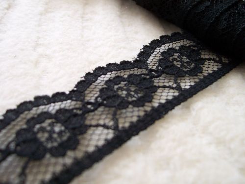 25mm Black Lace Flower Patterned Scalloped Garment Trim Dovecraft 1m