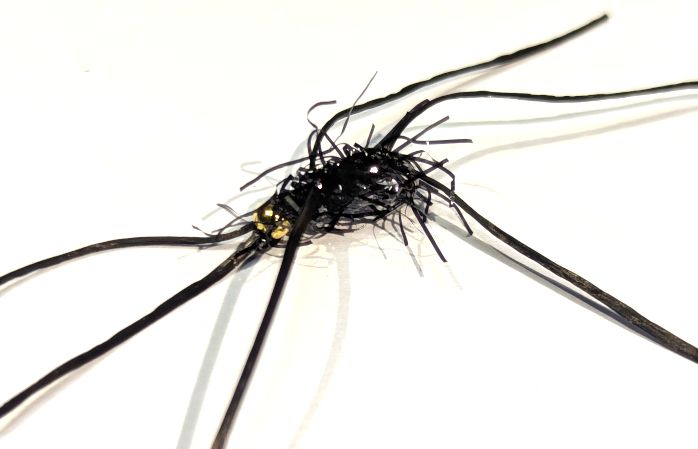 Bloodworm Apps  Straggle black gold head  #10 Barbless 6Legs  BL190