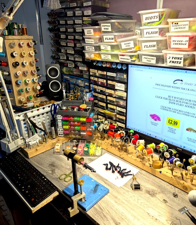 Fly tying bench Fly tying bench