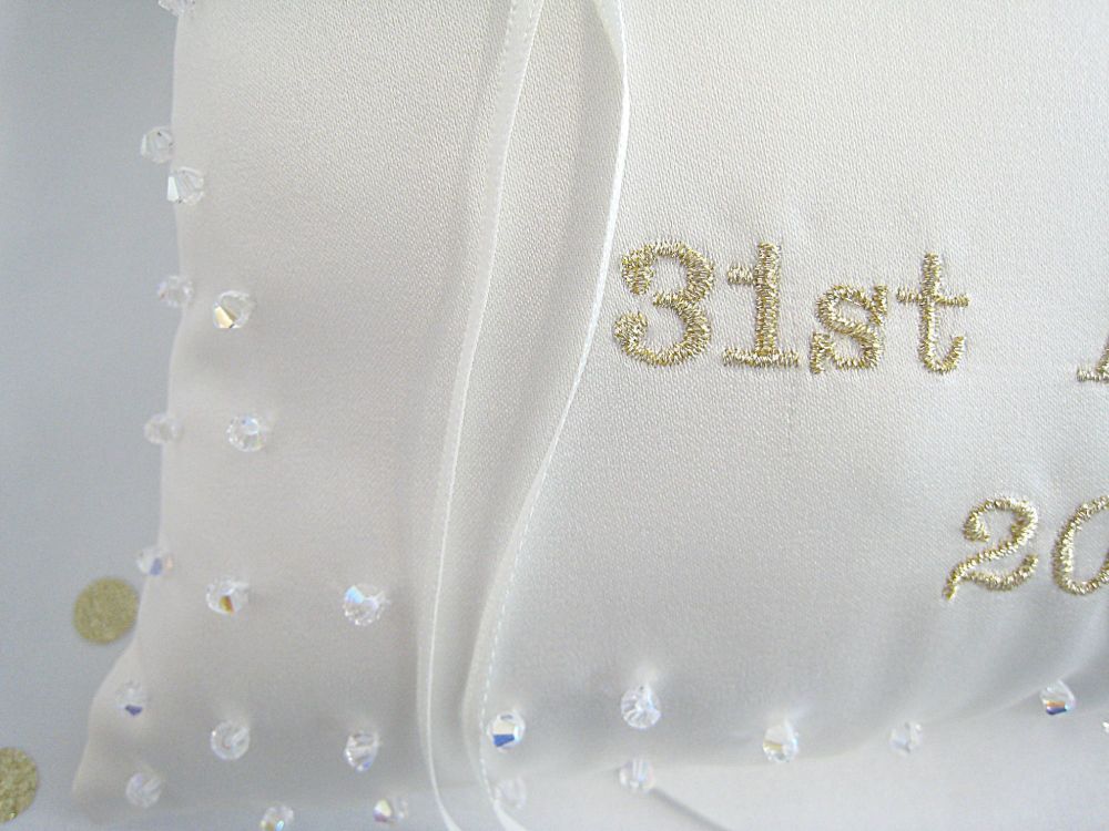 C. Stunning Luxury Swarovski Wedding Ring Cushion GOLD UK