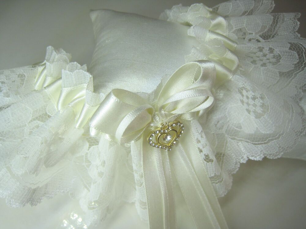 'Amelia' All Ivory Bridal Garter