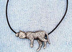 LOUNGING CAT NECKLACE