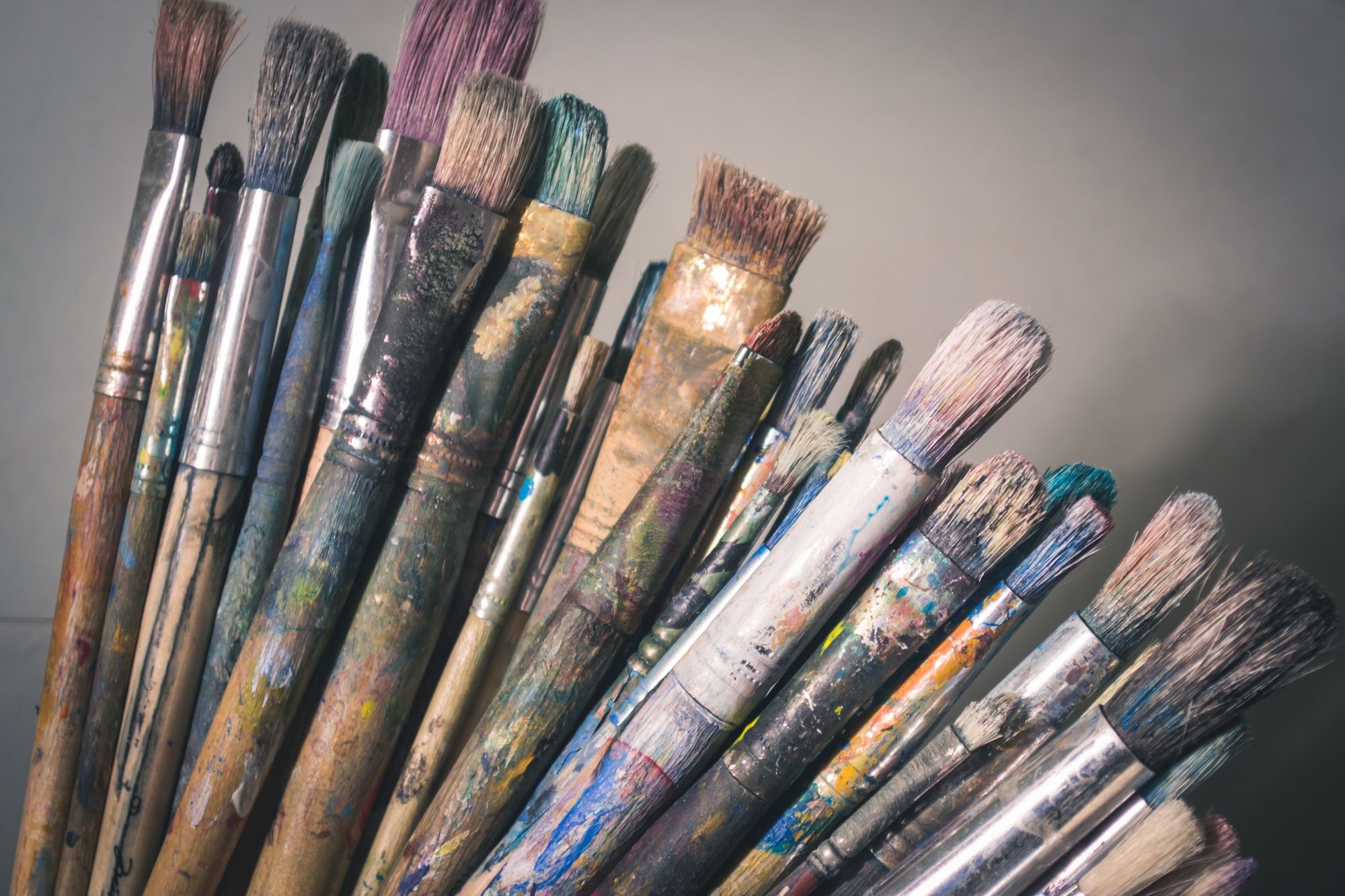 Image of various used paint brushes