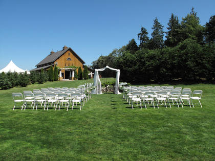 Barn Wedding [ThinkStock - iStockphoto]