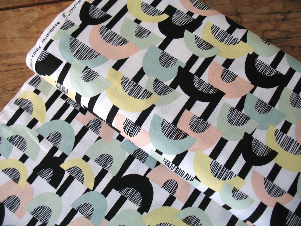 Erin McMorris Distrikt echo on spring 