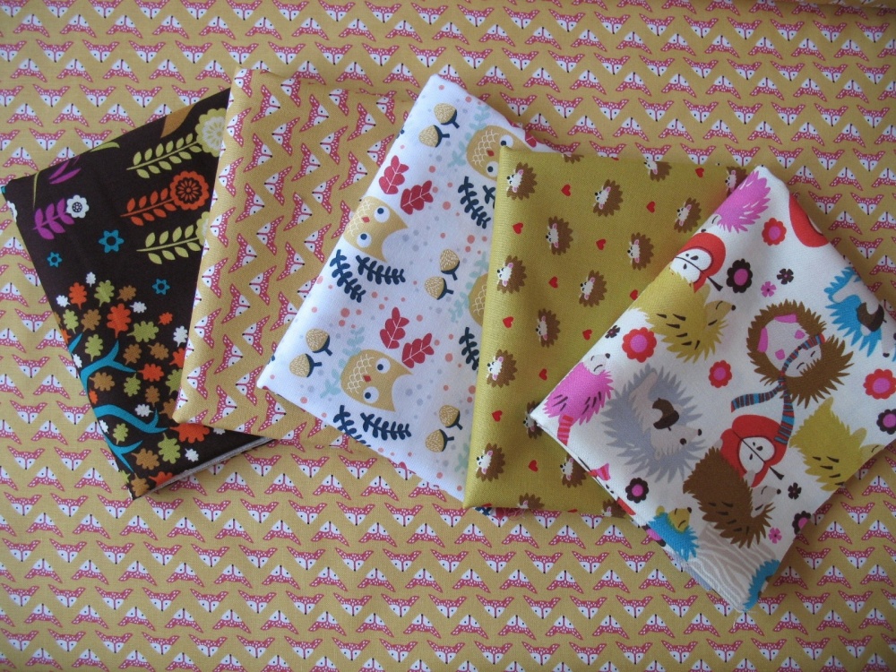 Mini Cloth stack Hedgehog, foxes and friends on an adventure.