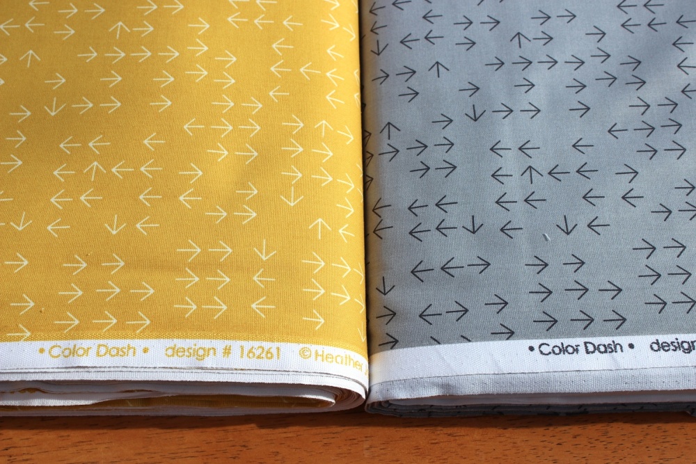 Robert Kaufman, Heather Jones - colour Dash - this way in curry