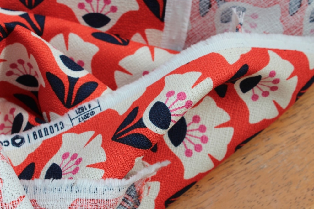 Cloud 9 ORGANIC Holding pattern BARKCLOTH garden variety in tomato