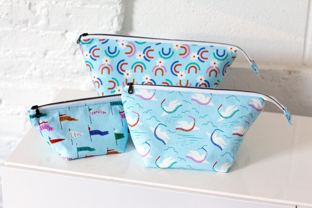 Elizabeth Olwen- Universal Love - Pennant power - blue