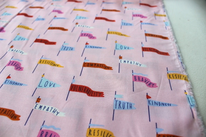 Elizabeth Olwen- Universal Love - Pennant power - pink