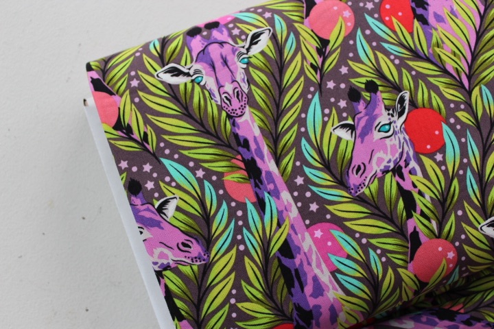 Tula Pink - Everglo- Neck for days in MYSTIC