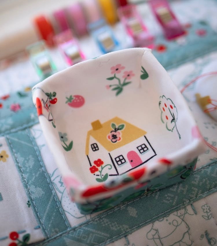 Elea Lutz, Home Sweet Home, Happy Home in cream