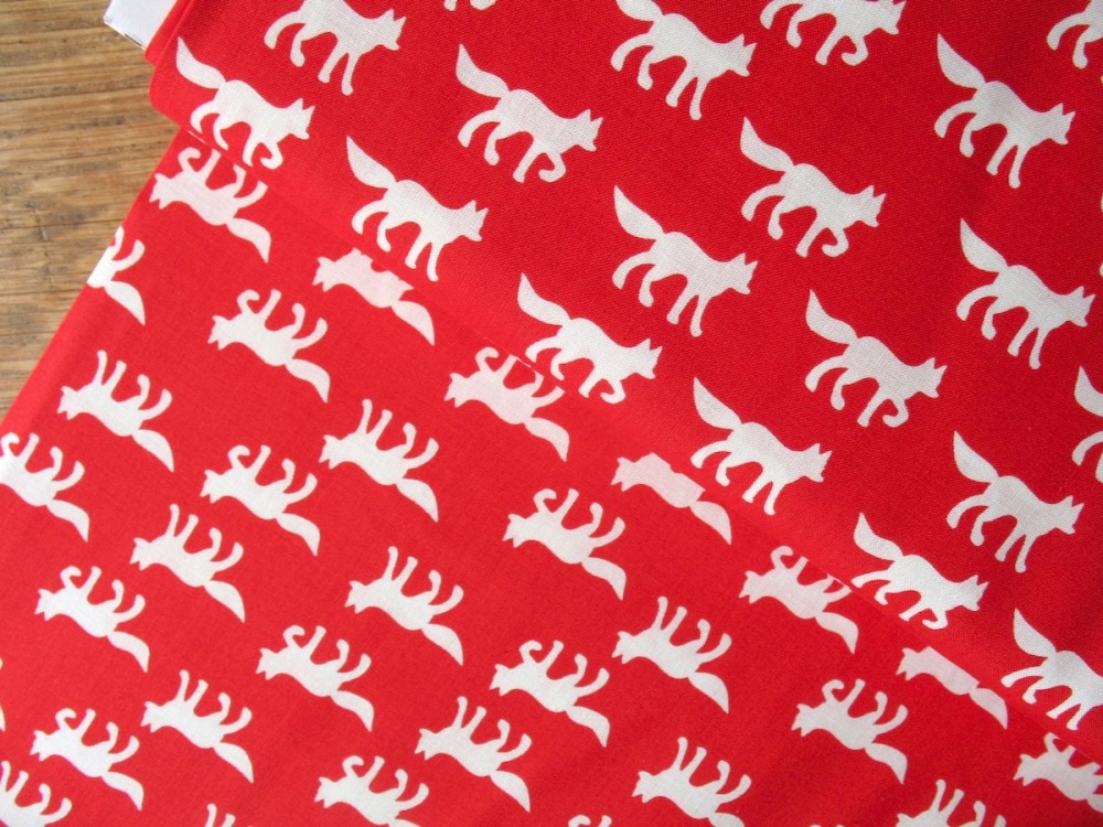 Copenhagen Print Factory ORGANIC foxes on red