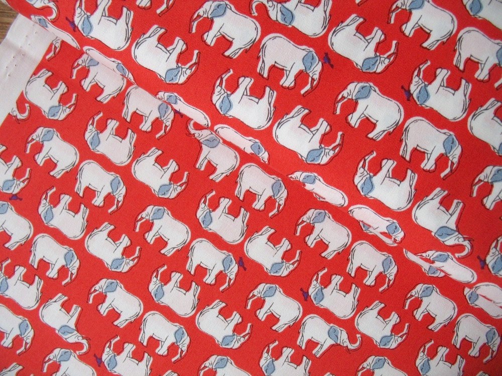 Sevenberry Japan Sketchy elephant on red