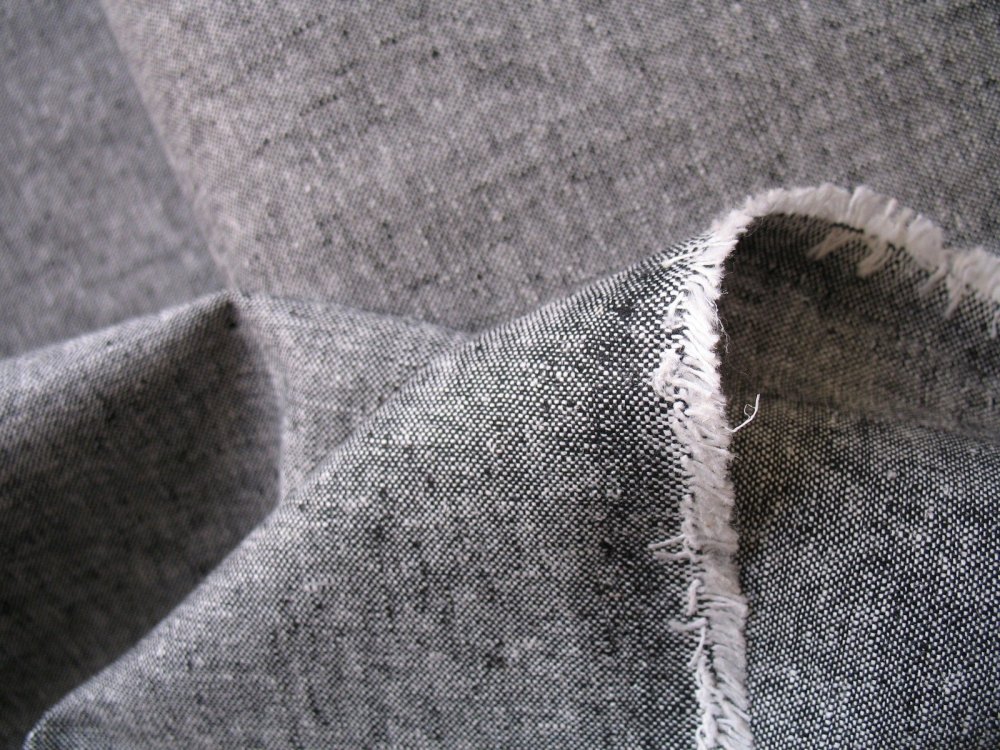 Robert Kaufman Essex YARN DYED LINEN in black