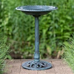 Give a gift to your loved one and to their feathered friends with this RSPB Bird Bath