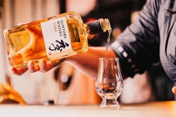 There's a Whisky Tasting Experience with Food for Two at La Bibliotheque